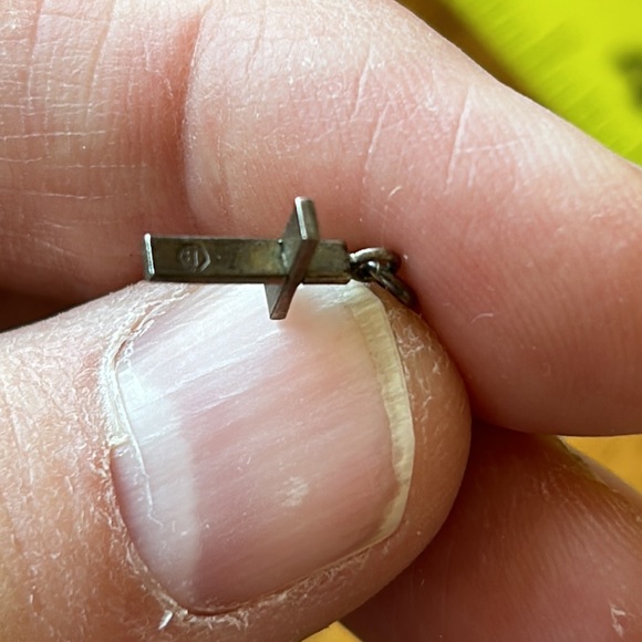 Dainty silver cross and necklace- marked Sterling - Picture 7 of 10